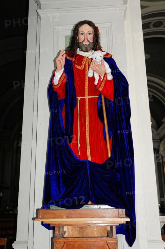 Church Iglesia de Guadalupe, built 1624 -1626, Granada, Nicaragua, statue of Jesus with a lamb in red and blue velvet robes, Central America, Central America -, Central America