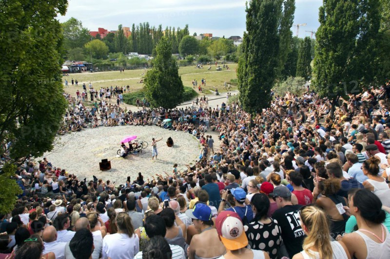 Spectators at karaoke in Berlin Mauerpark, 30/08/2015, Berlin, Berlin, Germany, Europe