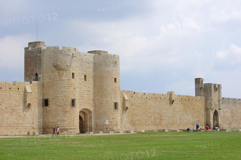 Old city wall, Aigues-Mortes, Camargue, Gard, Languedoc-Roussillon, South of France, France, Europe