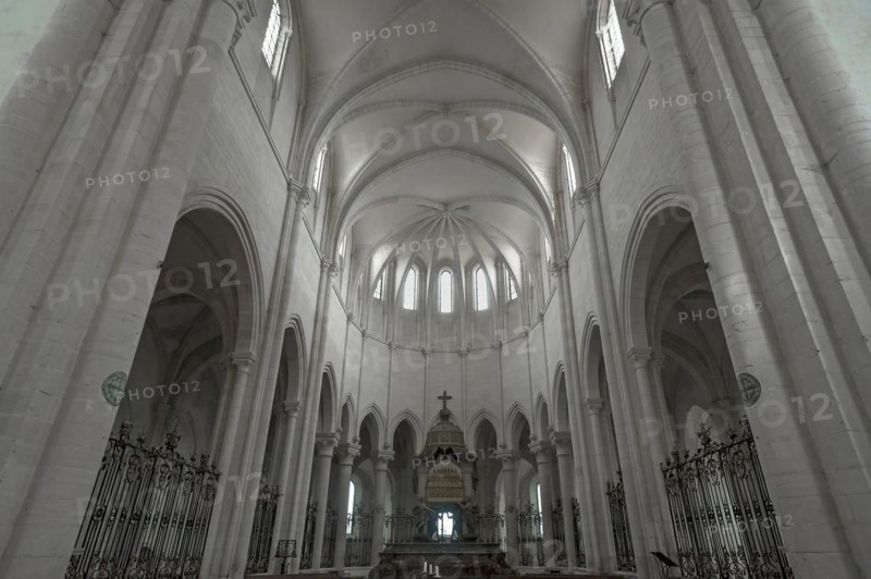 Chancel with ribbed vault in the former Cistercian monastery of Pontigny, Pontigny Abbey was founded in 1114, Pontigny, Bourgogne, France, Europe