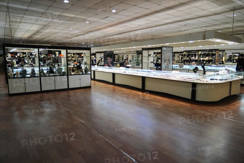 Xian, Shaanxi Province, China, Asia, A bright and modernly furnished jewellery shop with several showcases, Xian, Shaanxi Province, China, Asia