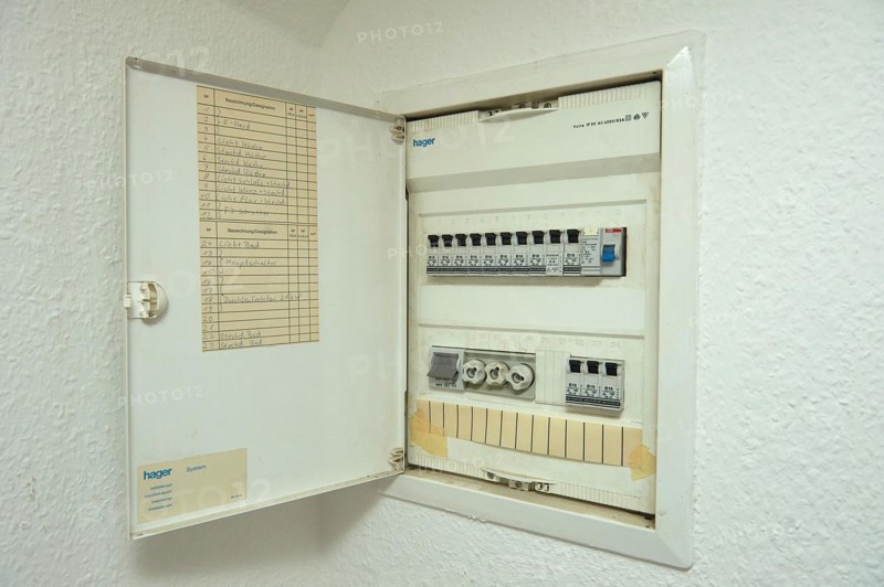 23.01.2023 MFH Schenk, Gipsstrasse 16 in 19249 Luebtheen, Mecklenburg-Western Pomerania, electricity fuse box in the hallway, Luebtheen, Mecklenburg-Western Pomerania, Germany, Europe