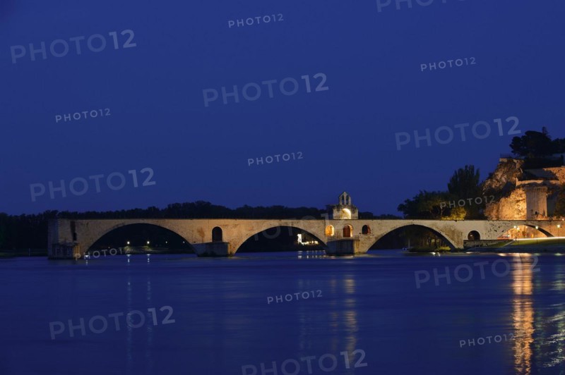 Pont Saint Benezet at night, Avignon, Vaucluse, Provence-Alpes-Cote d'Azur, South of France, France, Europe