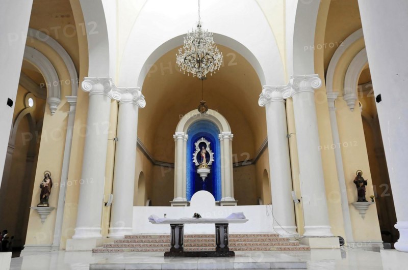 Cathedral Nuestra Senora de la Asuncion, Old Town, Granada, Nicaragua, The interior of a church with altar and sacred statues, Central America, Central America