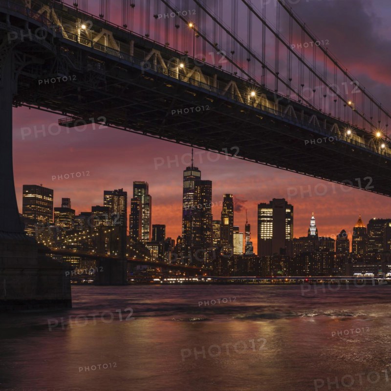 View over the East River to the Manhattan Bridge and Lower Manhattan with One World Trade Centre, New York City, New York, USA, New York City, New York, USA, North America