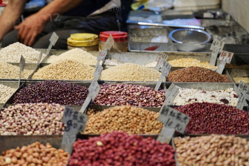 Chongqing, Chongqing Province, China, Different kinds of pulses at a market, displayed with price tags, Chongqing, Chongqing, Chongqing Province, China, Asia