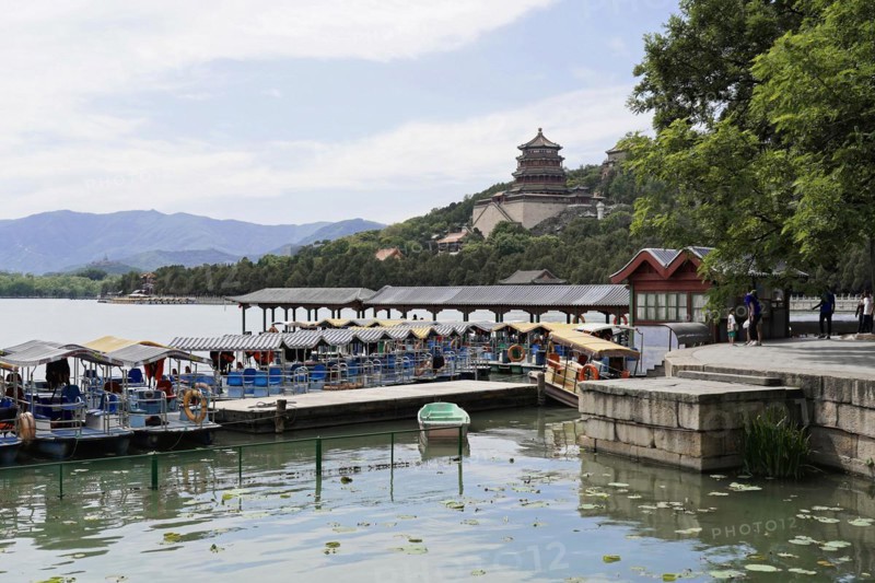 New Summer Palace, Beijing, China, Asia, A natural seascape with boats, quays and mountains in summer, Beijing, Asia