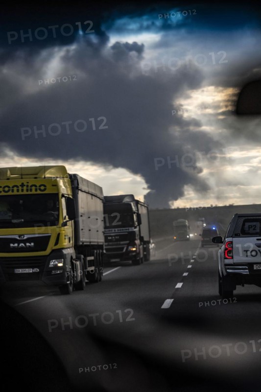 The Federal Minister for Economic Affairs and Climate Protection Robert Habeck (Alliance 90/The Greens) is visiting Poland, Ukraine and the Republic of Moldova from 17.04-19.04.2024. Odessa, 19.04.2024. Drive past the column of smoke in the port of Odessa, where there was a missile strike in the morning