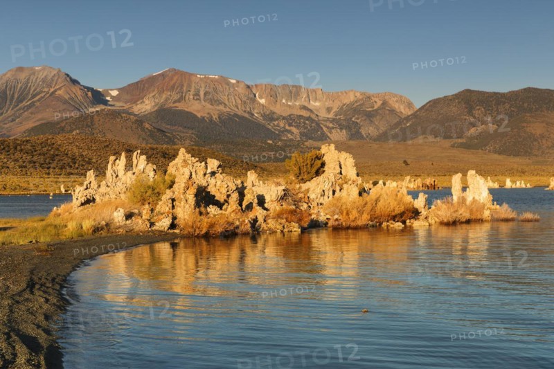 Mono Lake at sunrise, Mono Lake Tufa State Reserve, Sierra Nevada, California, USA, Mono Lake Tufa State Reserve, California, USA, North America