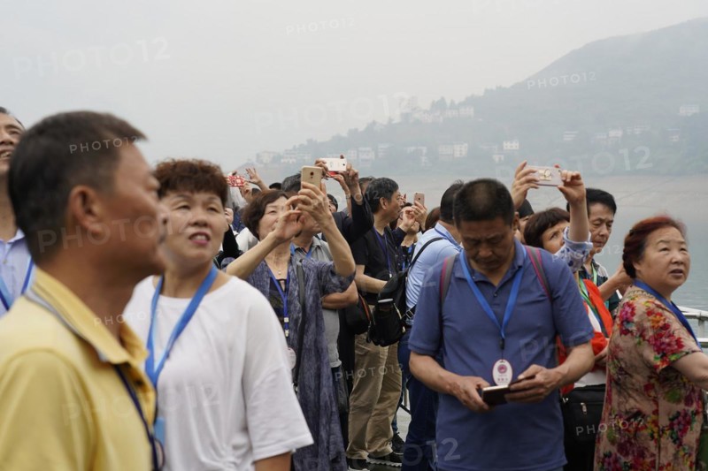 Cruise ship on the Yangtze River, Yichang, Hubei Province, China, Asia, A group of tourists taking photos on a foggy day on a riverbank, Asia
