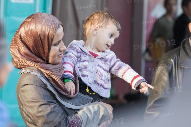 Syrian refugees have arrived at Schoenefeld station on a special train. They are then taken by bus to accommodation in Berlin, 13/09/2015, Schoenefeld, Brandenburg, Germany, Europe