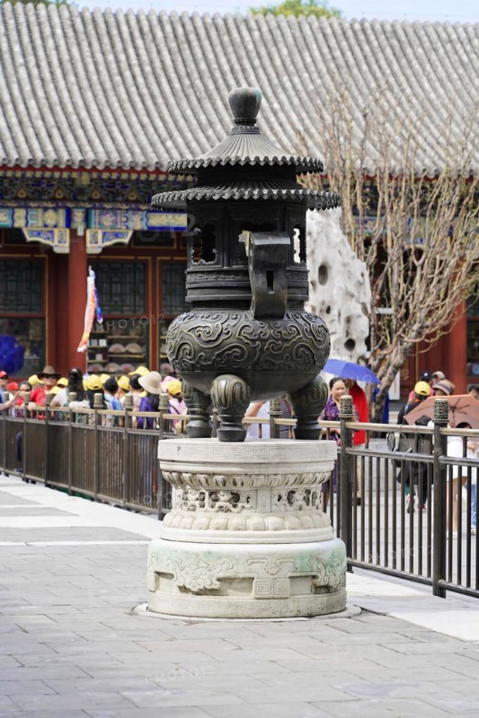 New Summer Palace, Beijing, China, Asia, An ornate antique metal cauldron in the centre of a cultural site, Beijing, Asia