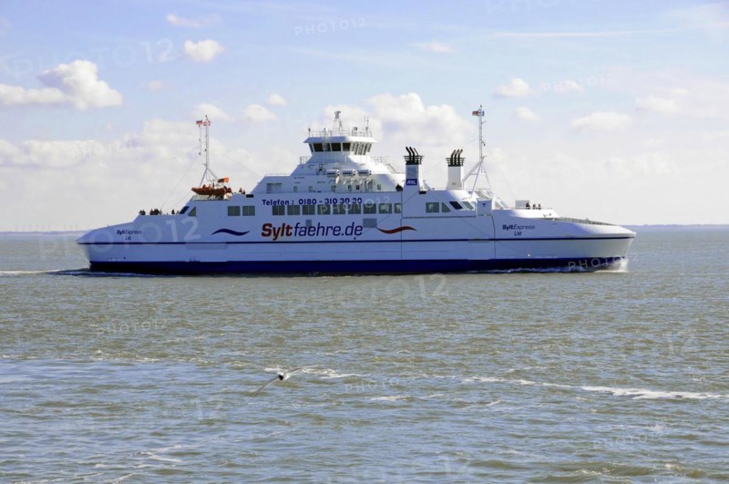Sylt, Schleswig-Holstein, A ferry of the Sylt ferry fleet glides over a calm sea under a clear blue sky, Sylt, Schleswig-Holstein, Germany, Europe