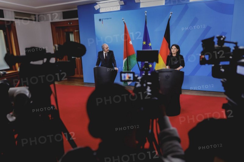 (R-L) Annalena Baerbock (Alliance 90/The Greens), Federal Foreign Minister, and Ayman Safadi, Foreign Minister of Jordan, speak to the media after a joint meeting in Berlin, 16 April 2024 / Photographed on behalf of the Federal Foreign Office