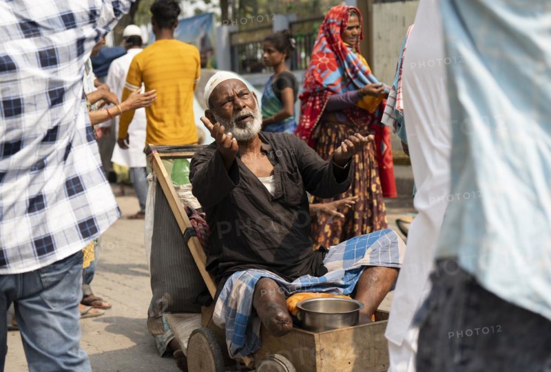 GUWAHATI, INDIA, APRIL 11: A beggar asking for money during Eid al-Fitr in Guwahati, India on April 11, 2024. Muslims around the world are celebrating the Eid al-Fitr holiday, which marks the end of the fasting month of Ramadan