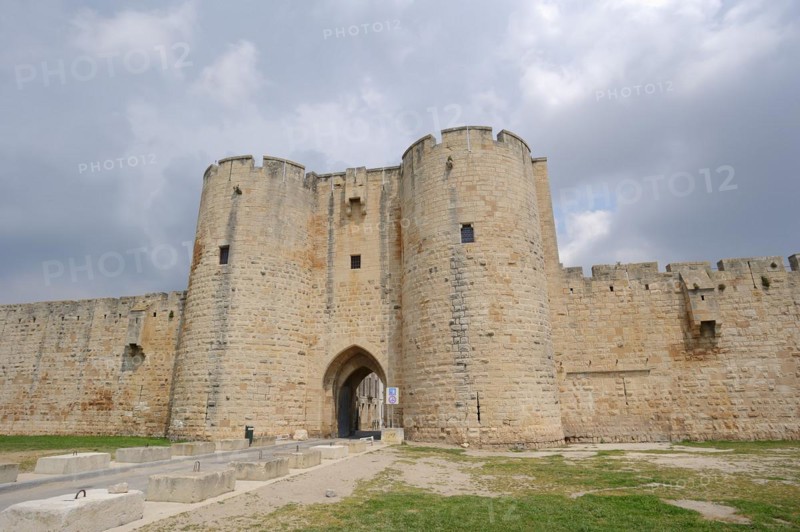 Old city wall, Aigues-Mortes, Camargue, Gard, Languedoc-Roussillon, South of France, France, Europe