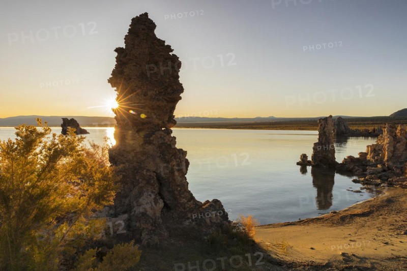 Tufa formations at Mono Lake at sunrise, Mono Lake Tufa State Reserve, California, USA, Mono Lake Tufa State Reserve, California, USA, North America