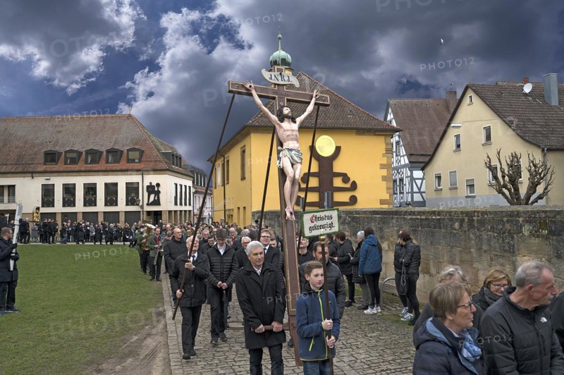 Historic Good Friday procession for 350 years with life-size wood-carved figures from the 18th century, Neunkirchen am Brand, Middle Franconia, Bavaria, Germany, Europe