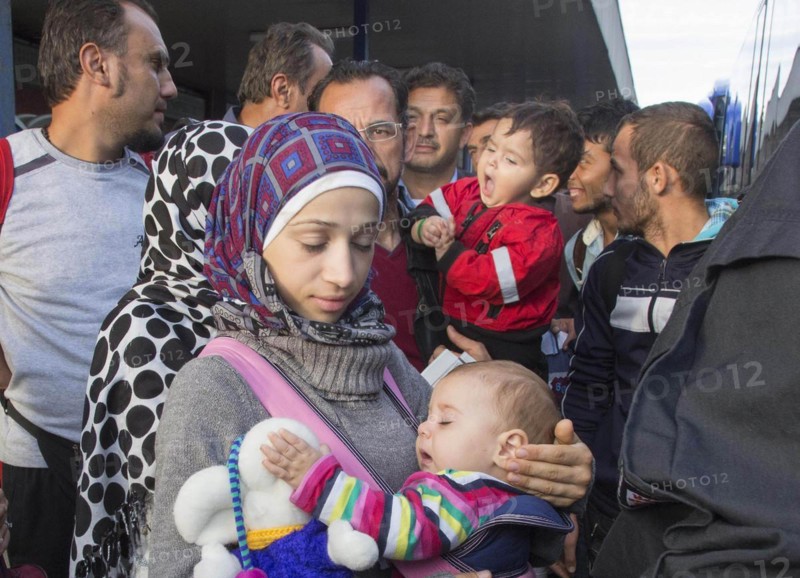 Syrian refugees have arrived at Schoenefeld station on a special train. They are then taken by bus to accommodation in Berlin, 13/09/2015, Schoenefeld, Brandenburg, Germany, Europe