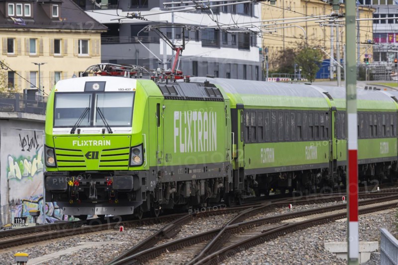 Flixtrain train at Stuttgart main station, track apron with arriving and departing trains, Stuttgart, Baden-Wuerttemberg, Germany, Europe