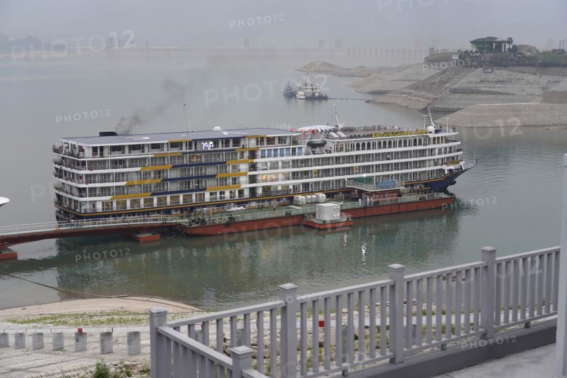 Cruise ship on the Yangtze River, Yichang, Hubei Province, China, Asia, Large cruise ship lying on the river bank while passengers board, Shanghai, Asia