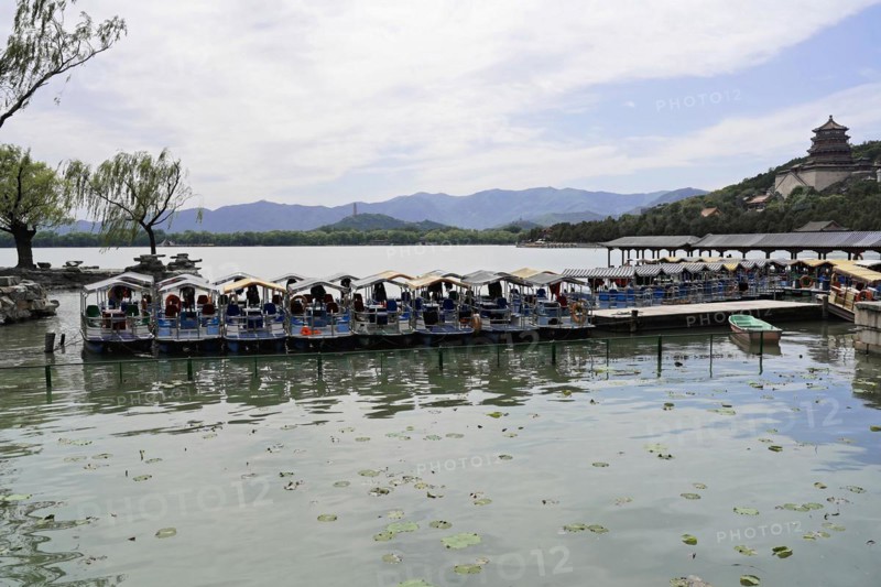 New Summer Palace, Beijing, China, Asia, Tourist boats on a lake with green water in front of a mountain backdrop, Beijing, Asia