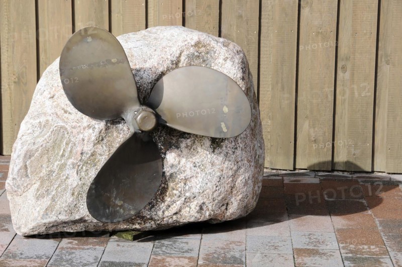 Harbour of List, North Sea island of Sylt, North Frisia, Schleswig-Holstein, Modern sculpture consisting of a ship's propeller on a large stone base outdoors, Sylt, North Frisian island, Schleswig Holstein, Germany, Europe
