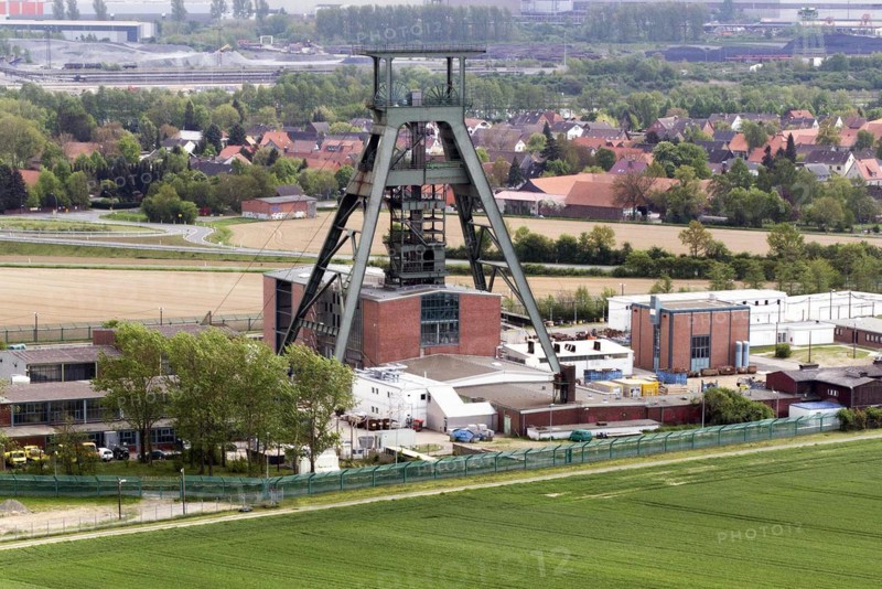 Conveyor tower of Schacht Konrad, a disused iron ore mine. The first final repository for low and intermediate-level radioactive waste authorised under nuclear law in Germany is being built here, Salzgitter, 09/05/2015, Salzgitter, Lower Saxony, Germany, Europe