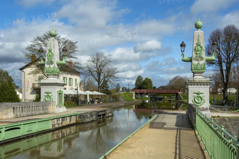 Briare, Canal bridge built by Gustave Eiffel, lateral canal to the Loire above the Loire river, Loiret department, Centre-Val de Loire, France, Europe