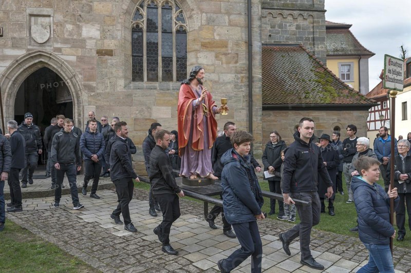 Historic Good Friday procession for 350 years with life-size wood-carved figures from the 18th century, Neunkirchen am Brand, Middle Franconia, Bavaria, Germany, Europe