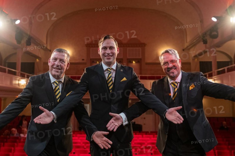 Presentation of the designated Cologne triumvirate for the 2024 session, KG Treuer Husar Blau-Gelb von 1925 e.V. Koeln presents the designated Cologne triumvirate for the 2024 session: Sascha, Werner and Friedrich Klupsch will celebrate Cologne Carnival together with all revellers as Prince Sascha I, Bauer Werner and Jungfrau Frieda under the motto Wat e Theater - Wat e Jeckespill . 16.08.23