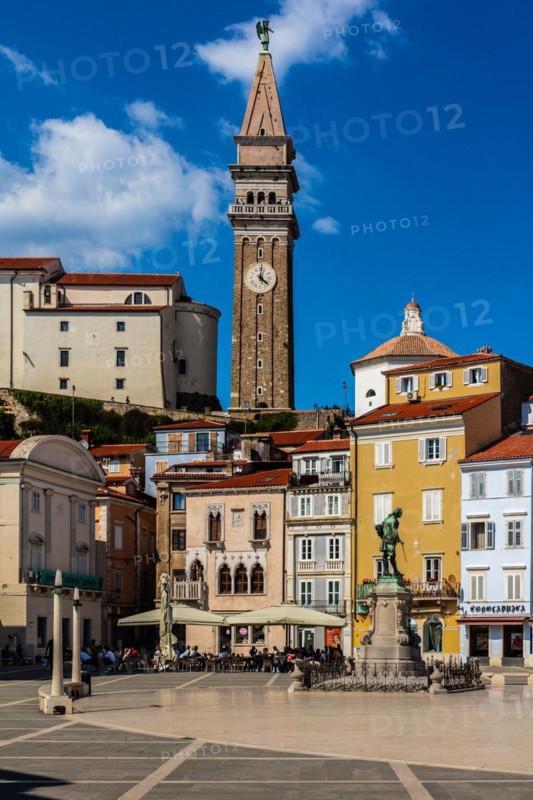 Tartini Square with Gothic patrician house, Benecanka, Venetian house, harbour town of Piran on the Adriatic coast with Venetian flair, Slovenia, Piran, Slovenia, Europe