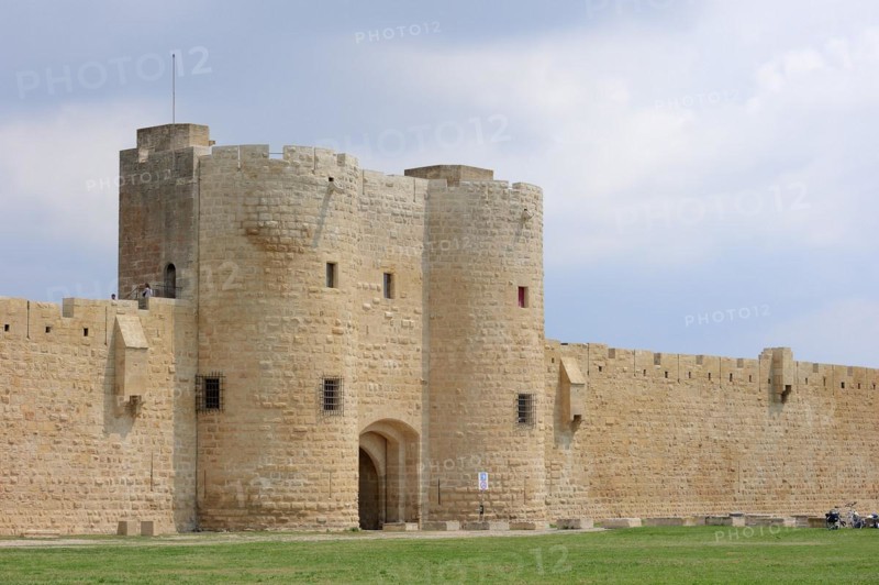 Old city wall, Aigues-Mortes, Camargue, Gard, Languedoc-Roussillon, South of France, France, Europe