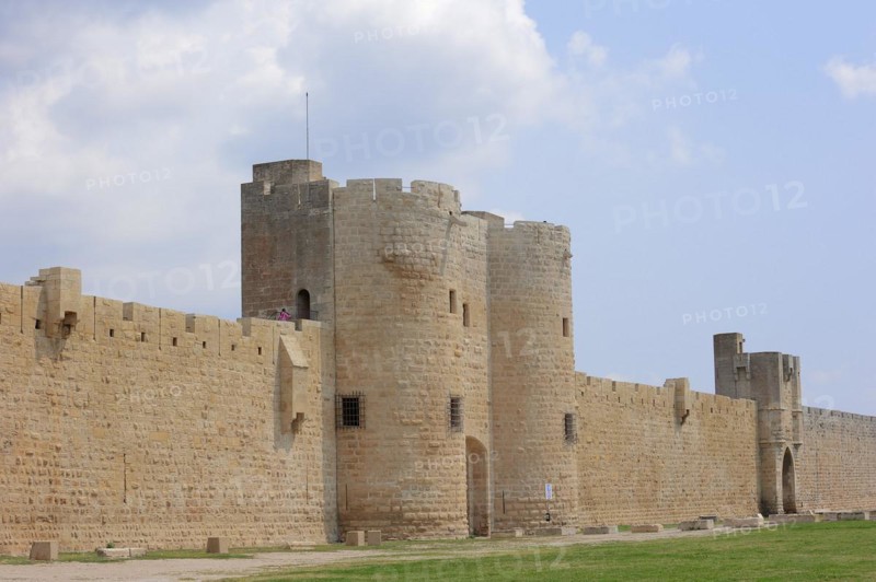 Old city wall, Aigues-Mortes, Camargue, Gard, Languedoc-Roussillon, South of France, France, Europe