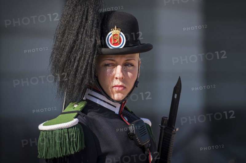 Female soldier with bayonet, Royal Guard, Royal Palace, Oslo, Norway, Europe