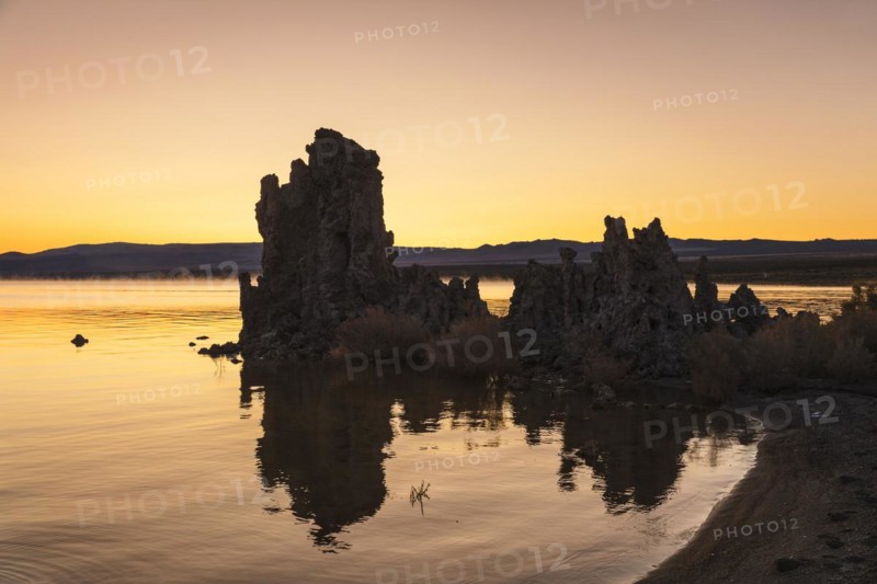 Tufa formations at Mono Lake at sunrise, Mono Lake Tufa State Reserve, California, USA, Mono Lake Tufa State Reserve, California, USA, North America