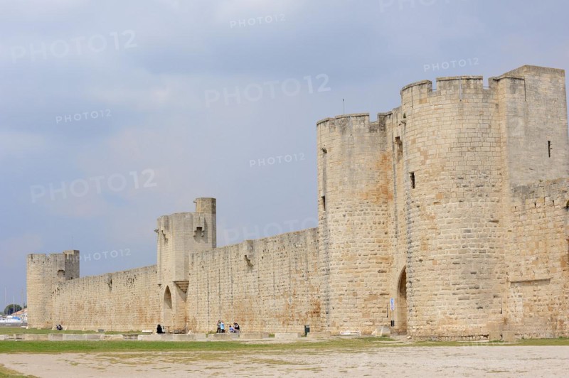 Old city wall, Aigues-Mortes, Camargue, Gard, Languedoc-Roussillon, South of France, France, Europe