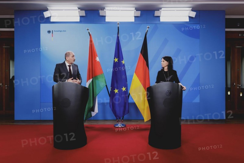 (R-L) Annalena Baerbock (Alliance 90/The Greens), Federal Foreign Minister, and Ayman Safadi, Foreign Minister of Jordan, speak to the media after a joint meeting in Berlin, 16 April 2024 / Photographed on behalf of the Federal Foreign Office