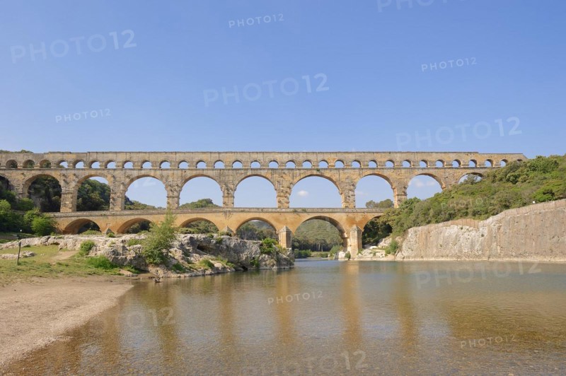 Pont du Gard, Roman aqueduct over the River Gardon, Vers-Pont-du-Gard, Languedoc-Roussillon, South of France, France, Europe