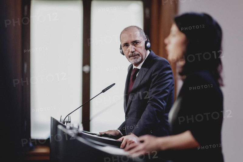 (R-L) Annalena Baerbock (Alliance 90/The Greens), Federal Foreign Minister, and Ayman Safadi, Foreign Minister of Jordan, speak to the media after a joint meeting in Berlin, 16 April 2024 / Photographed on behalf of the Federal Foreign Office
