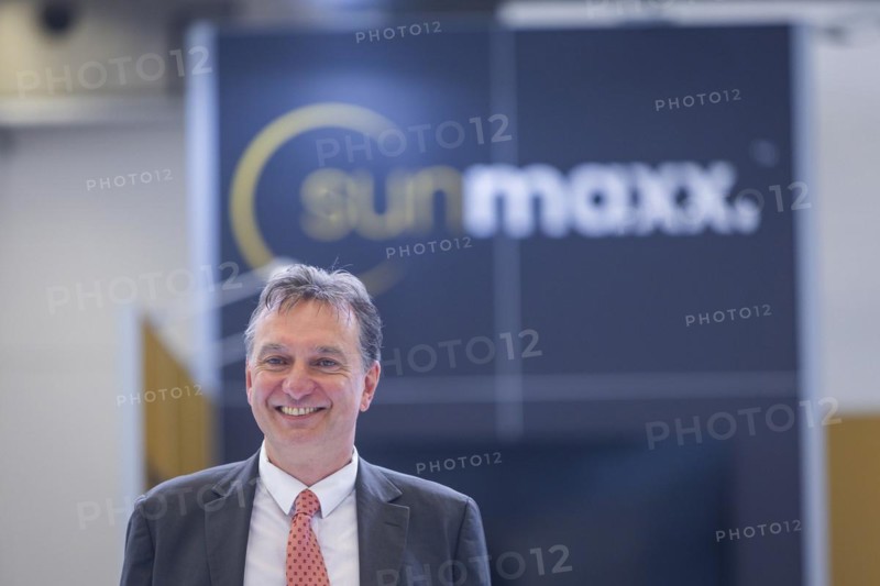 Sunmaxx PVT is a new innovative developer of photovoltaic thermal solar modules. The Fraunhofer ISE has confirmed an overall efficiency of 80% for the PX-1 premium module. The innovation is the combination of photovoltaics and solar thermal energy in one element. Managing Director Wilhelm Stein, Ottendorf-Okrilla, Saxony, Germany, Europe