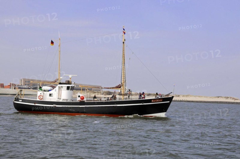 Sylt, North Frisian Island, Schleswig Holstein, A small ship with German flags sails on the sea, Sylt, North Frisian Island, Schleswig Holstein, Germany, Europe