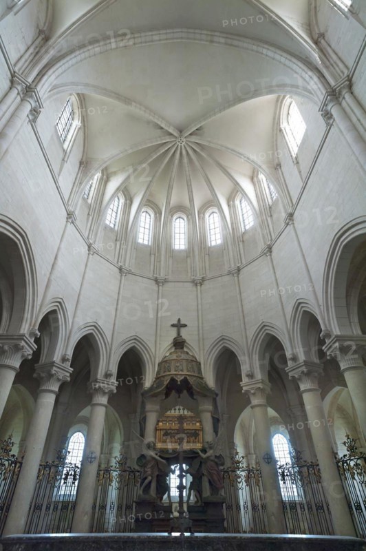 Chancel with ribbed vault in the former Cistercian monastery of Pontigny, Pontigny Abbey was founded in 1114, Pontigny, Bourgogne, France, Europe