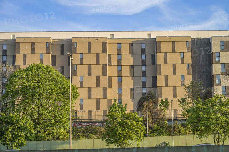 Prefabricated buildings, Friedenauer Hoehe development area, A100 city motorway, Friedenau, Schoeneberg, Berlin, Germany, Europe