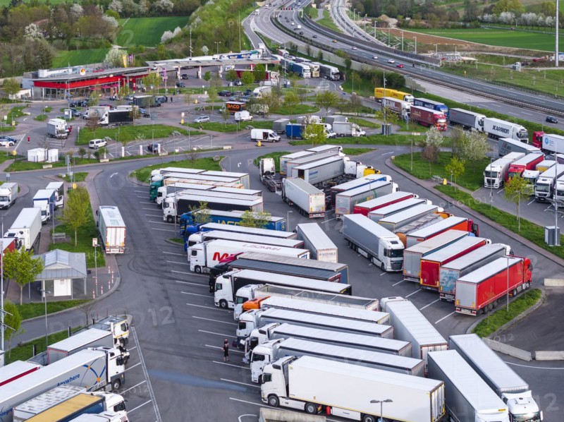 Serways service area Denkendorf Nord, motorway service area, truck parking spaces missing for compliance with rest periods, symbol photo, drone photo, Denkendorf, Baden-Wuerttemberg, Germany, Europe