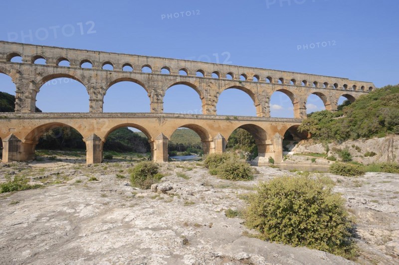 Pont du Gard, Roman aqueduct over the River Gardon, Vers-Pont-du-Gard, Languedoc-Roussillon, South of France, France, Europe