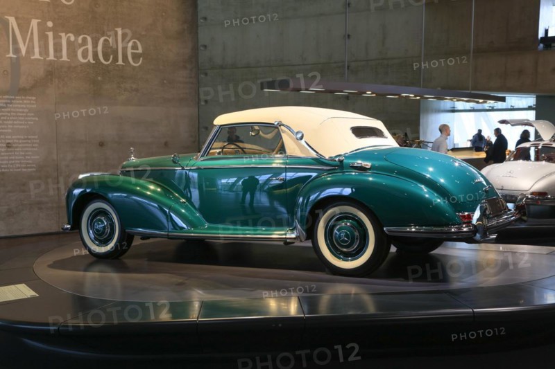 Mercedes-Benz 300 S Cabriolet A, Mercedes-Benz Museum, Stuttgart, Baden-Wuerttemberg, Germany, Europe