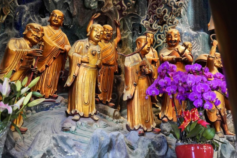 Jade Buddha Temple, Buddha, Puxi, Shanghai, Shanghai Shi, China, Smiling religious statues surrounded by colourful flowers in harmonious arrangement, Shanghai, People's Republic of China, Asia