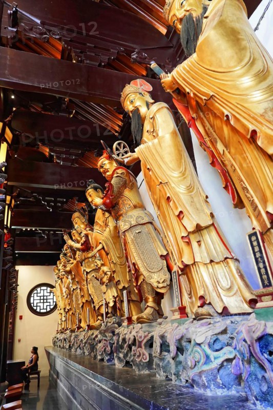 Jade Buddha Temple, Shanghai, group of carved Buddha statues and wall relief in wood-panelled temple room, Shanghai, China, Asia