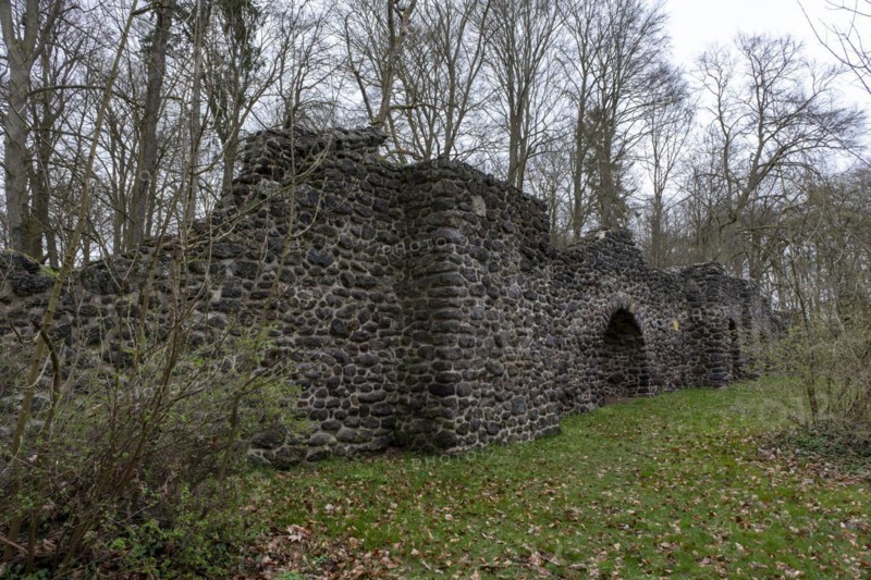 Grotto in Ludwigslust Palace Park, built in 1788 by court architect Johann Joachim bush as an artificial ruin made of turf ice stone (Klump), served as a backdrop for court festivals and at times as an ice cellar, Ludwigslust, Mecklenburg-Western Pomerania, Germany, Europe